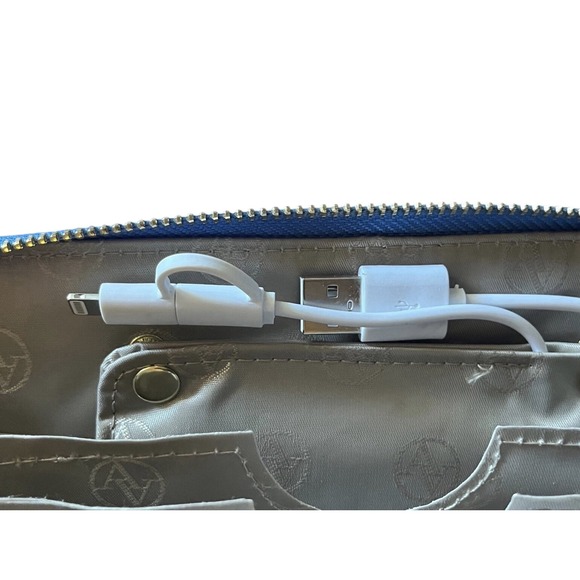 Adrienne Vittadini Charging Wallet - Picture 4 of 5